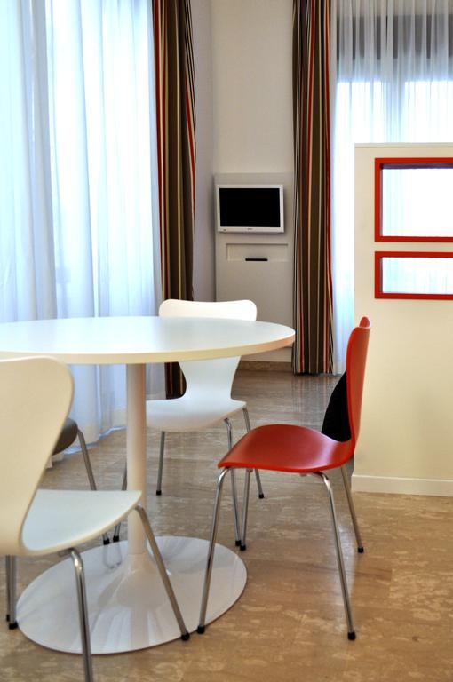 Bb Hotels Aparthotel Bocconi Milan Room photo